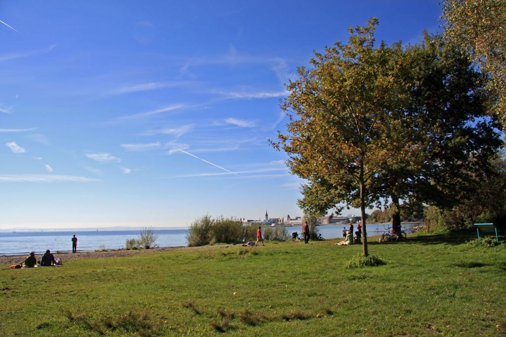 Lakeside Smoker-Apartment Friedrichshafen Exterior foto